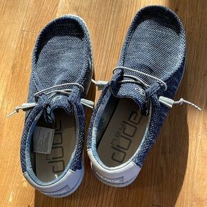 Mens Hey Dudes size 10
